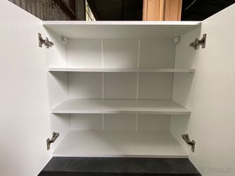 Moderná kuchynská linka bez spotrebičov - 10