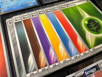 Pokemón MEGA balík (C): 100ks kariet v obaloch s EX + darček - 10