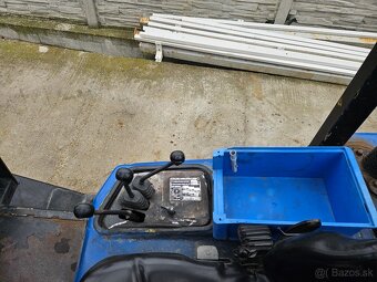 VYSOKOZDVIZNY VOZIK YALE 2.5T LPG. - 10