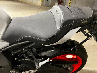 Yamaha MT10 - 10