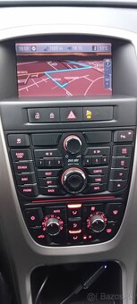 OPEL ASTRA J SPORTS TOURER 1.7 CDTI 81KW r.v. 5/2011 - 10