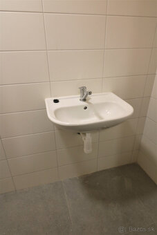 Prenájom priestoru 60 m2 na rôzne účely Bytčická ulica - 10