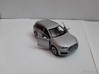 ⚡ Luxus & výkon v 1:43 – Audi Q7, aké chceš vo vitríne - 10