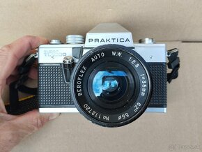 Starý fotoaparát Praktica super TL 1000+ příslušenství - 10