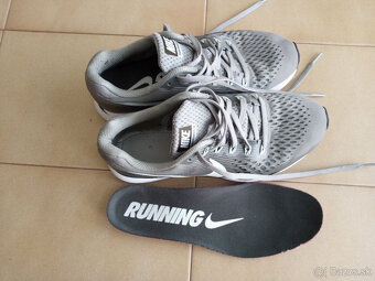 Damske bezecke tenisky NIKE ZOOM Pegasus 34. - 10
