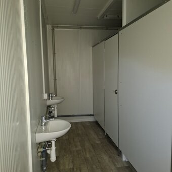 Sanitární kontajner PMP o rozměru 3 x 6 m - 10