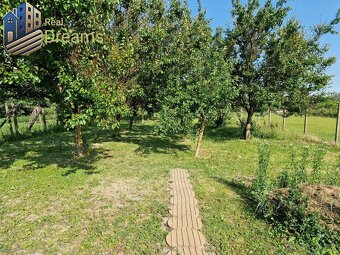 Krásny rodinný dom s rozľahlým pozemkom - 10