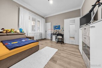 REMAX ponúka na predaj rodinný dom s dvomi bytovými jednotka - 10