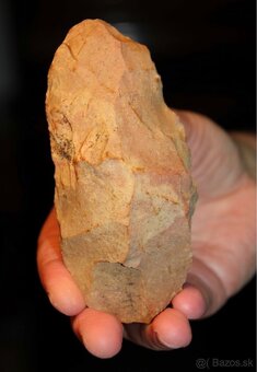 Neolitická kamenná motyka (sekera) – cca 4000 pred n. l. - 10