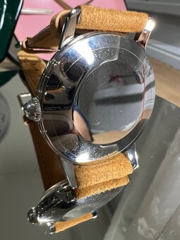 PRIM Traktor so sivým okružím - 10