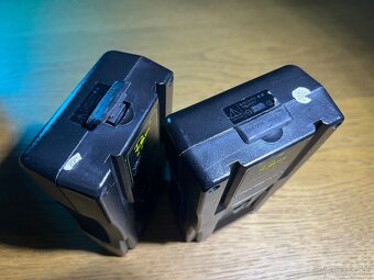 4x V-mount batéria - 95Wh 6600mAh + duálna nabíjačka - 10