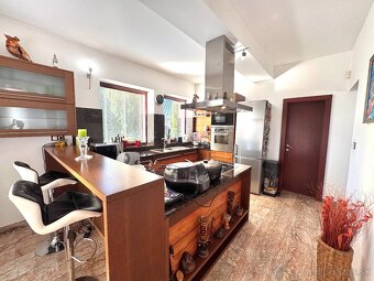 Predaj- luxusný 5i RD s bazénom, dvojgarážou, Andovce - 10