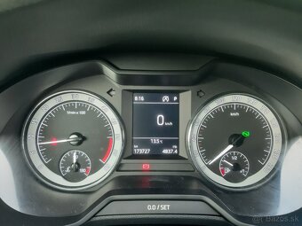 ŠKODA OCTAVIA COMBI 2,0 TDI DSG - 10