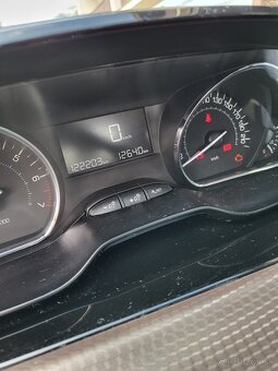 Peugeot 2008 - 10