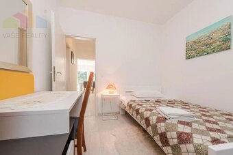 Chorvátsko -6 izbový apartmánový dom pri Zadare, Sukošan - 10