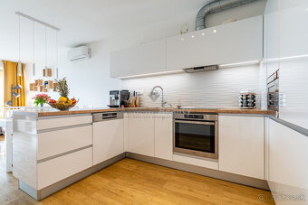 NA PREDAJ MODERNÝ 3-IZBOVÝ BYT S KRÁSNYM VÝHĽADOM - 10