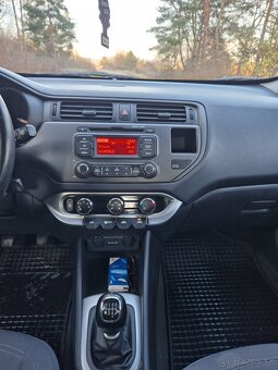 Kia rio 1.4i - 10