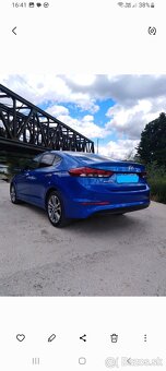 Hyundai Elantra Premium - 10