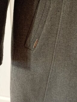 Sivý kabát - 10