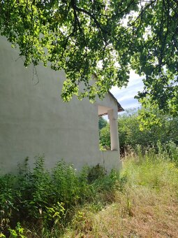 Na predaj historický rodinný dom a 3930 m2 pozemok - 10