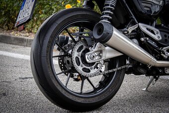 Triumph Speed Twin 1200 Stealth Edition - 10