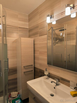 REZERVÁCIA4i zrekoštr.byt so zariadením,Hrobákova ul., 5p., - 10