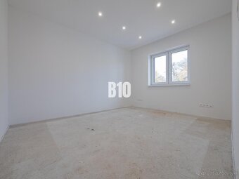 NADŠTANDARDNÝ bungalov s dobrou dostupnosťou na dialnicu - 10