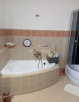 DOBRÉ REALITY - Predávame 5-izbový rodinný dom v Bajči - 10