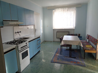 Predaj rodinný dom V. Lomnica 162 m2,pozemok 1231 m2 , 2 g - 10