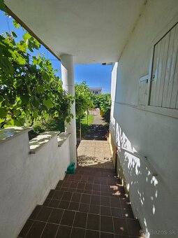 Rodinný dom s krásnym 1200m2 slnečným pozemkom - 10