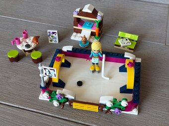 LEGO Friends Trh s potravinami a Lego Friends Klzisko - 10