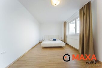 PREDANÉ Trojizbový veľkometrážny byt s terasou, v meste Prie - 10