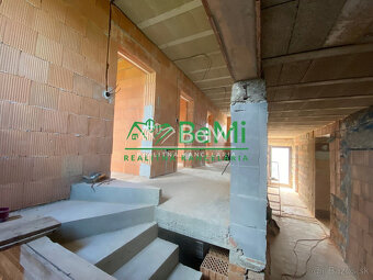 „ pod ZOBOROM“ Nitrianske Hrnčiarovce rodinný dom hrubá stav - 10