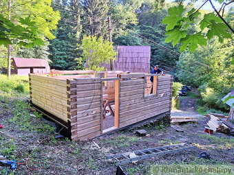 Dve drevenice na jednom pozemku v horách Javorníkov na pre - 10