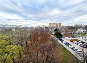 NA PREDAJ PRÍJEMNÝ 3-IZB.BYT S LOGGIOU V OBĽÚBENEJ ČASTI PET - 10