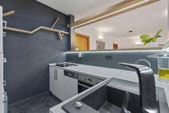 Na predaj štýlový penzión s priamym prístupom k vode v obci - 10