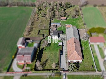 Rozľahlý pozemok s domom a lesíkom – ideálne pre hospodáreni - 10