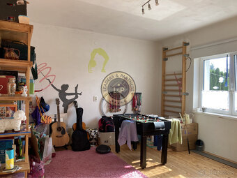 PREDAJ veľký 6izbový rodinný dom Bezenye. - 10