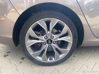 Hyundai i30 Fastback STYLE - 10