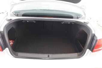 Volkswagen Passat 2.0 TDI Comfortline - 10