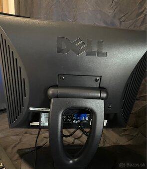 Dell Optiplex 755 a Dell UltraSharp - 10