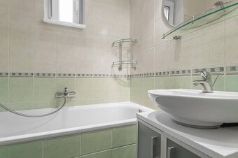 Útulný 2-izbový byt po rekonštrukcii v tichej lokalite Brati - 10