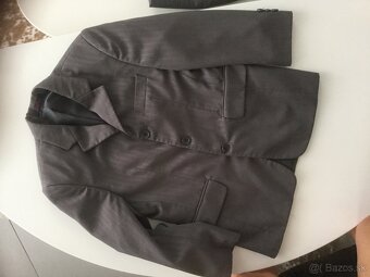 Kvalitny oblek v.134 obleceny 2 razy - 10