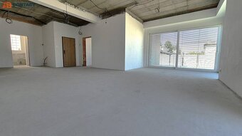 Nový skolaudovaný 4-izbový apartmán s terasou i parkovaním - 10
