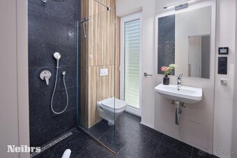 Neibrs | (4) izbový zariadený rodinný dom s pozemkom (461m2) - 10
