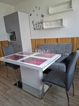 Rodinný dom s veľkou záhradou a garážou v tichej časti Choch - 10