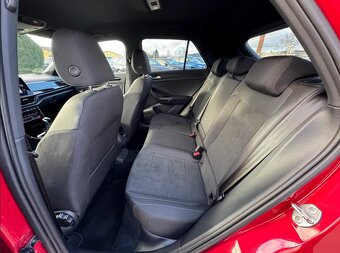 VW T-Roc R-Line 1,5TSi 110kW, 7000km vzáruke VW do 04/2029 - 10