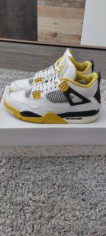 Jordan 4 - 10