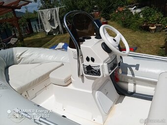Motorový čln - 10