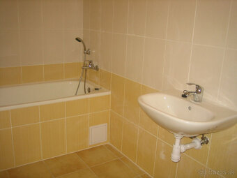 Prenájom veľkého 2 - izbového bytu Bytčická ulica - 10